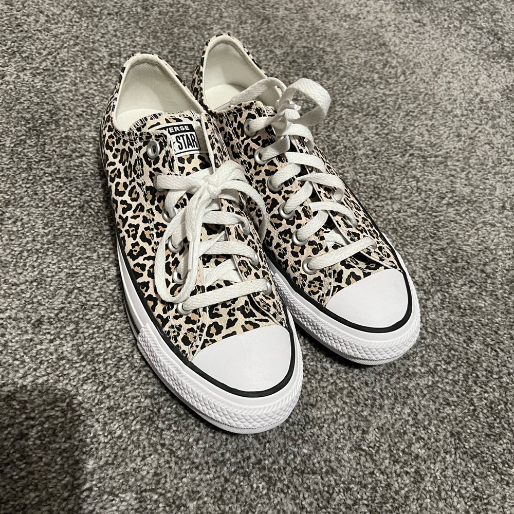 Converse Chuck Taylor animal print size 8